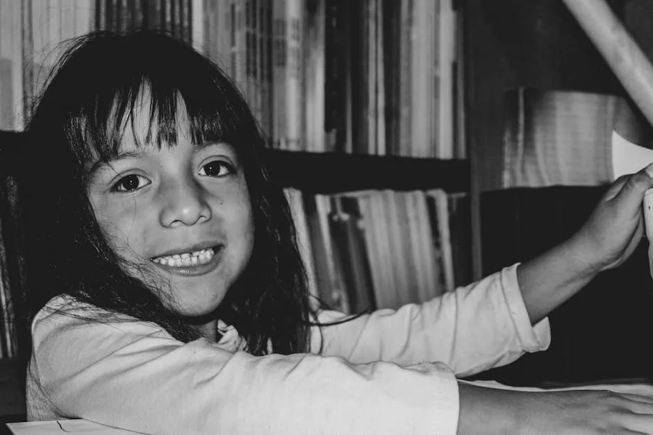 Retrato de niña en una biblioteca